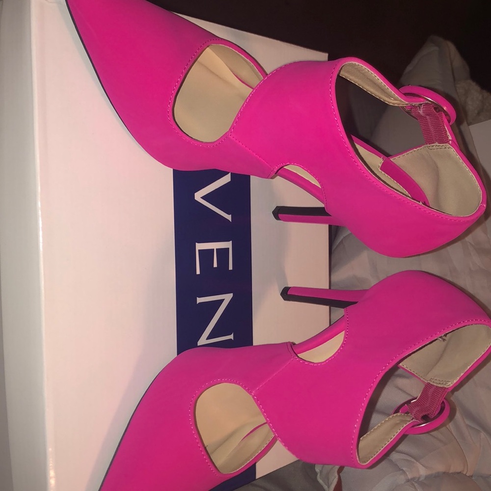 Hot pink pretties! - Picture 2 of 2